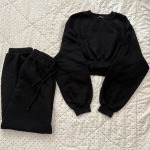 Zara two piece cropped crewneck and joggers sweatsuit set in black 🖤